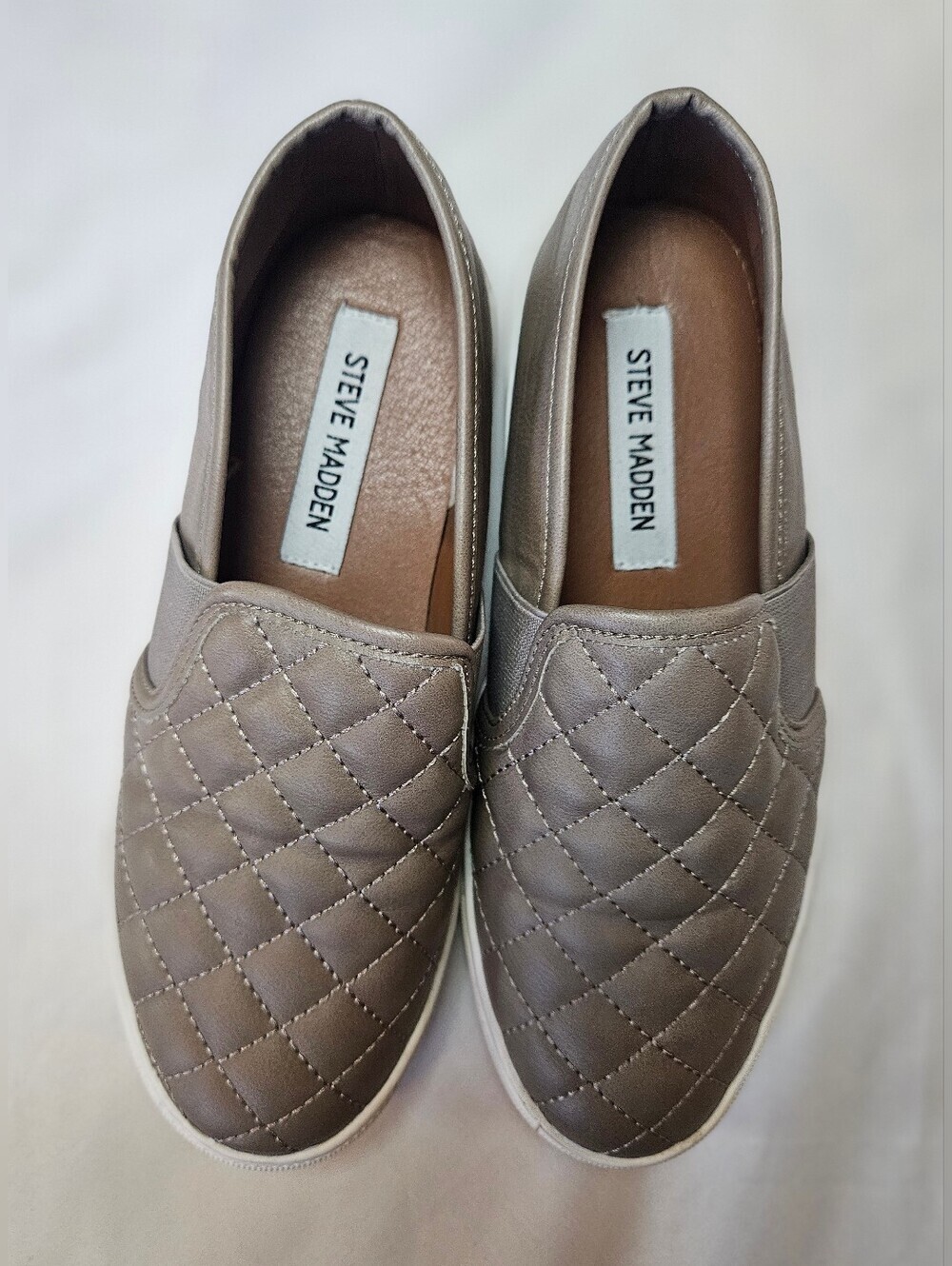 Steve Madden Womens Ennore Taupe Slip On Quilted Design Sneaker Size 6